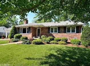 7425 Fairwood Ln, Falls Church, VA 22046