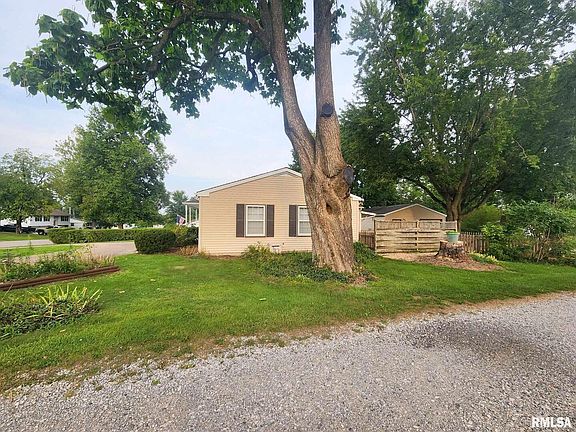 4th image of 3221 Wild Rose Dr