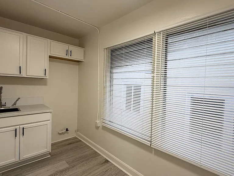439 Lucas Ave #6 — Photo 10