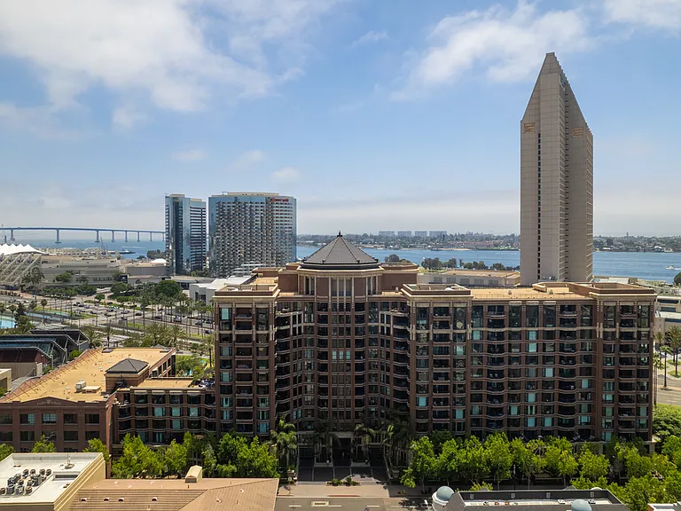 500 W Harbor Dr #1502 — Photo 33