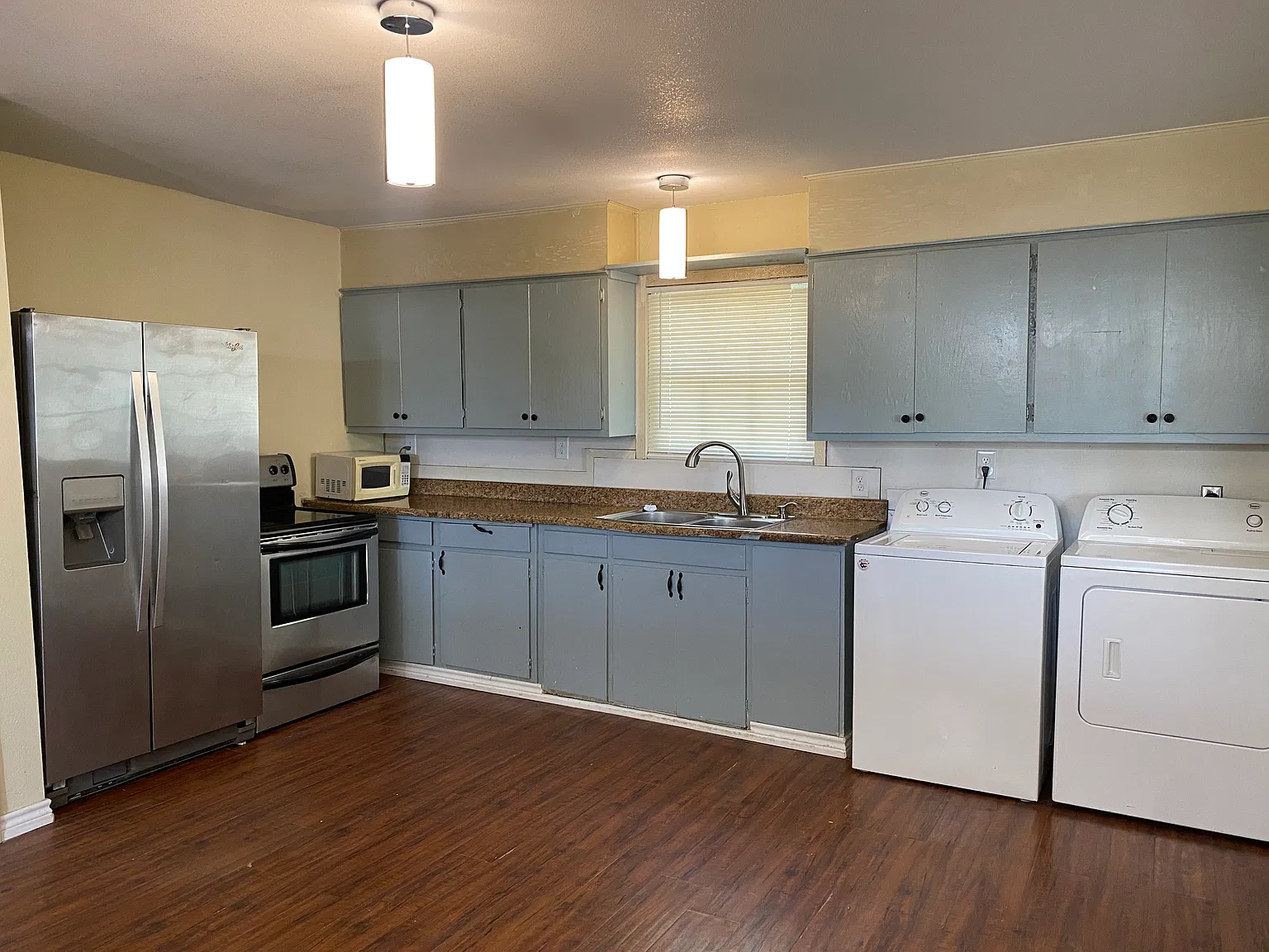 2 bed, 896 sqft, $995 — Photo 1