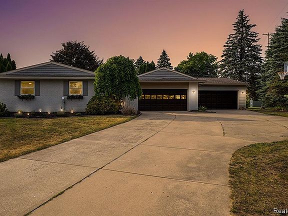 4th image of 1364 Blue Water Dr