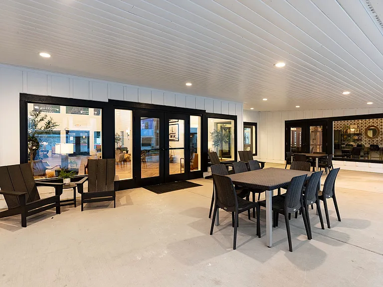 Karlo Lacey Apartments — Photo 9