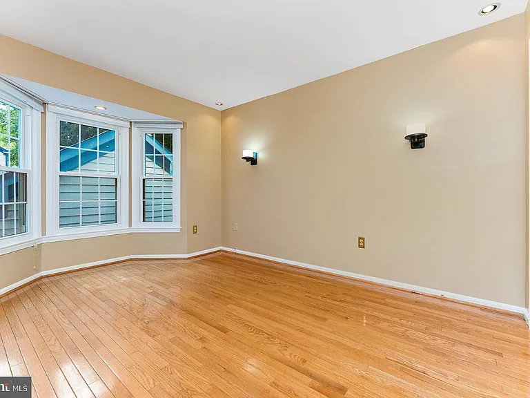 8415 Hollis Ln — Photo 25