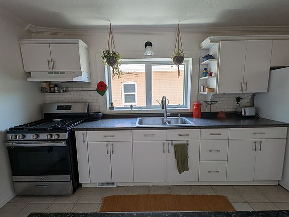 2nd image of 129 W Paxton Ave