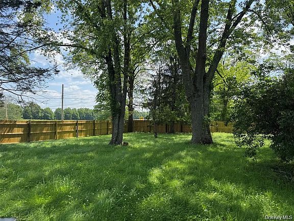 2nd image of 1538 Albany Post Rd #2