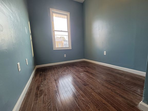 2nd image of 322 Forrest St #2E