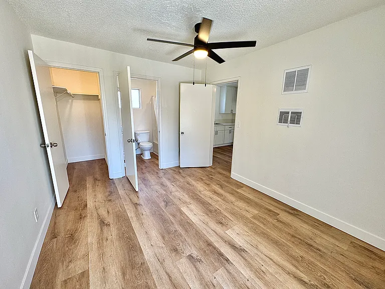 Whitsett Ave — Photo 17