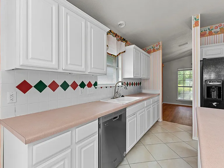 3904 Cadoz Ct — Photo 10