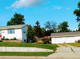 206 S Union Ave, Urbana, IA 52345