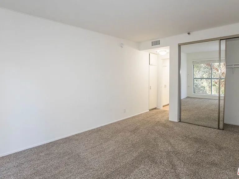 410 S Barrington Ave #205 — Photo 24