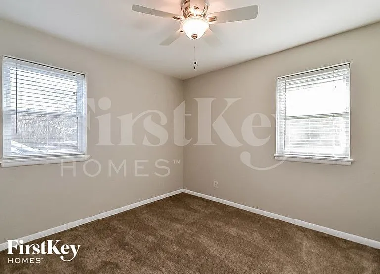 1465 Wheaton St — Photo 11