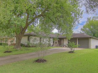 2910 Trinity Dr, Pearland, TX 77584