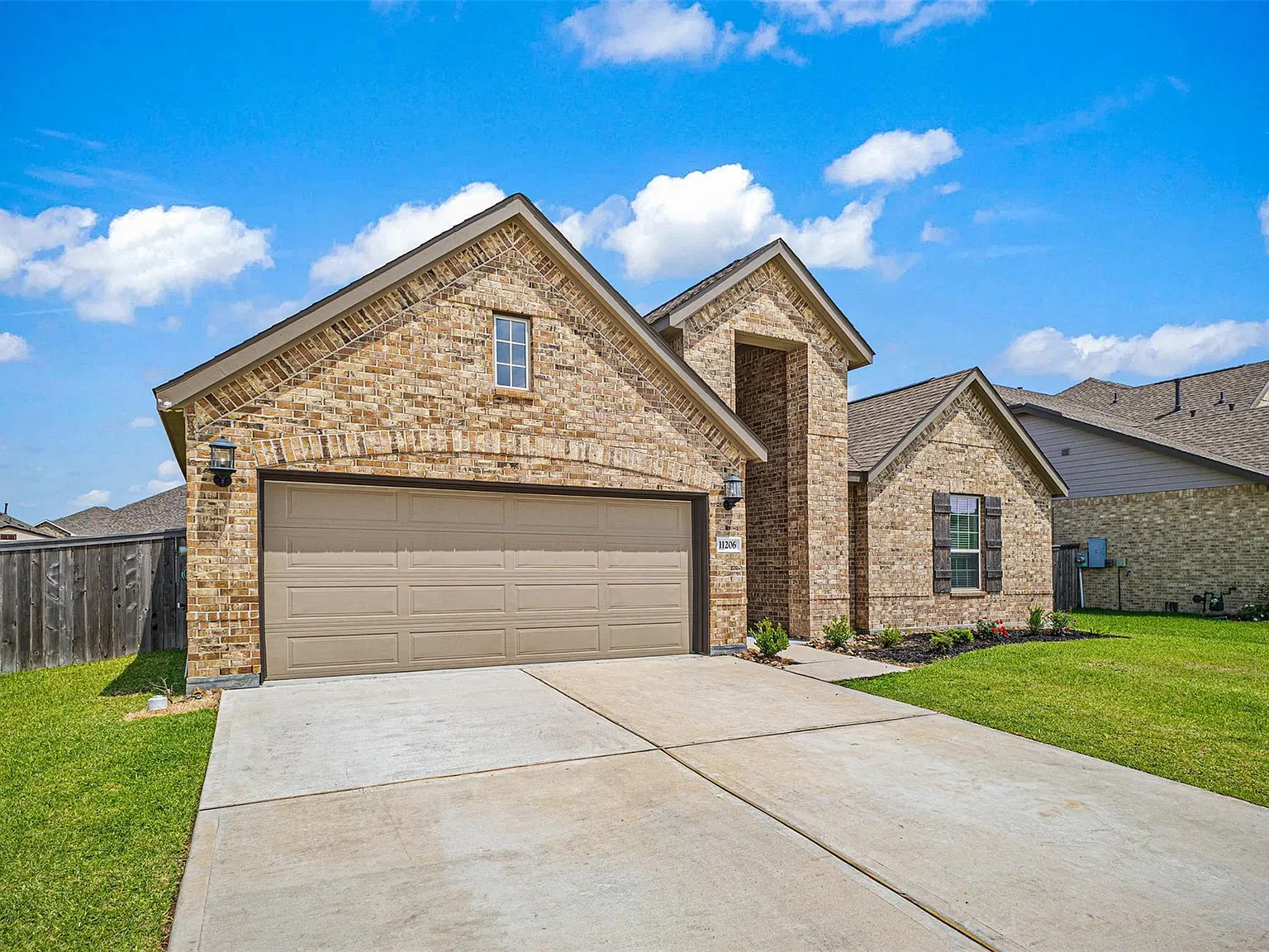 3 bed, 2.5 bath, 2331 sqft, $2,800 — Photo 2