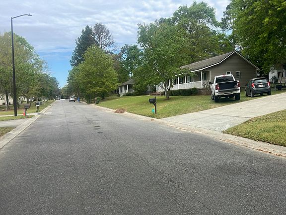 4th image of 112 Camelot Dr