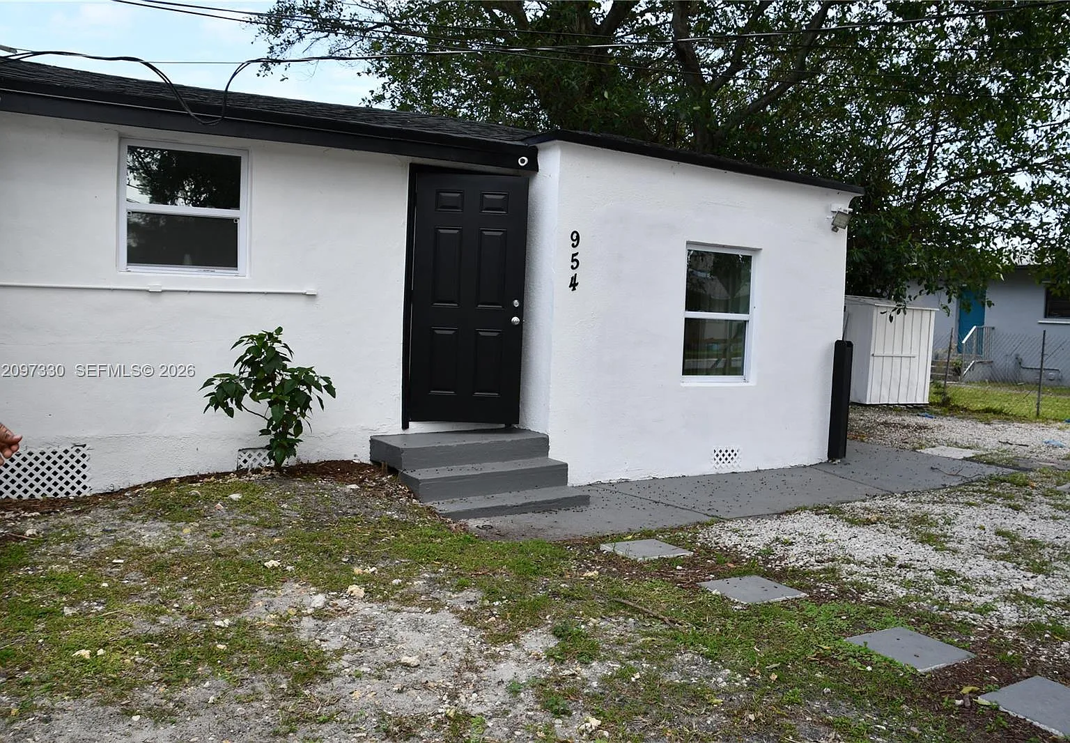 Stephen Manor — Photo 1
