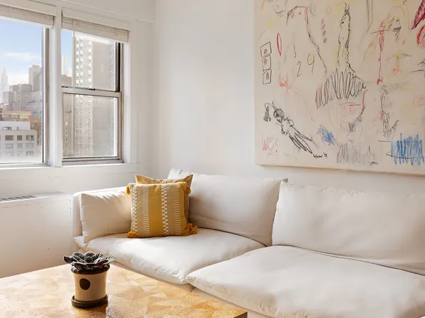 525 East 82nd Street image 4 of 27