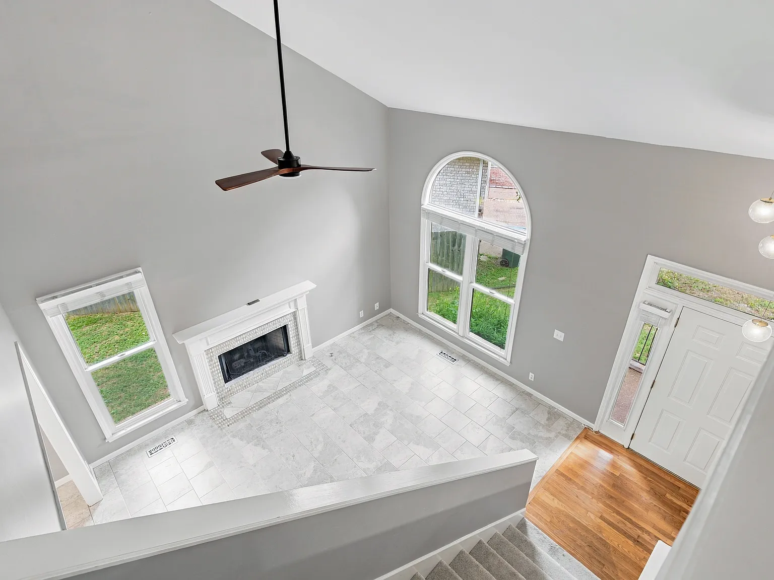 3 bed, 2.5 bath, 2026 sqft, $3,200 — Photo 3