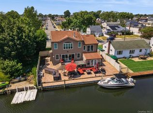 45 Inlet Dr, Lindenhurst, NY 11757