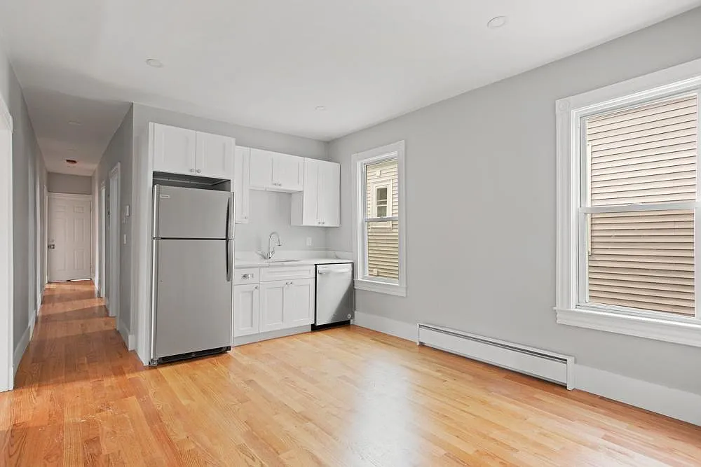 4 bed, 1300 sqft, $3,000 — Photo 3