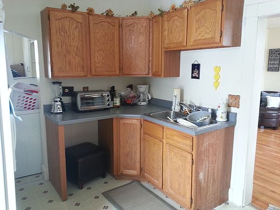 3rd image of 1324 E 9th St
