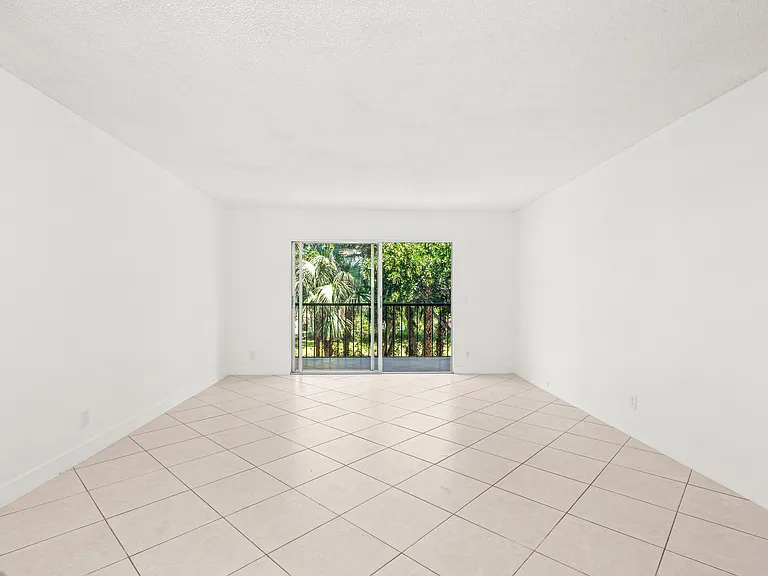 7301 Amberly Ln #304 — Photo 13