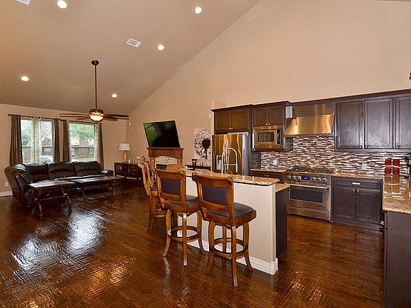 5th image of 2714 Green Oaks Dr
