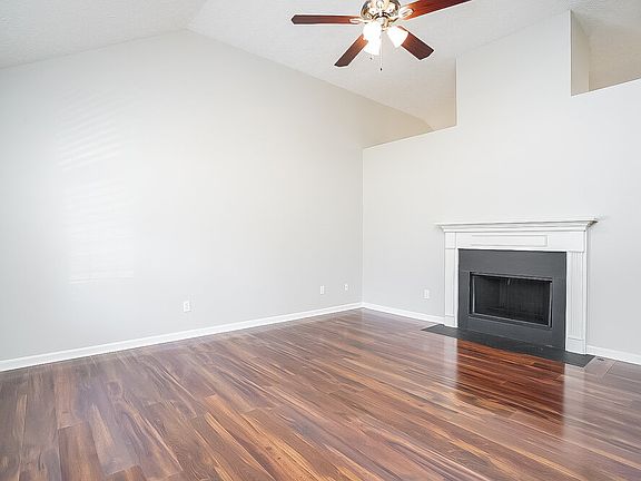 3rd image of 613 Monticello Ct