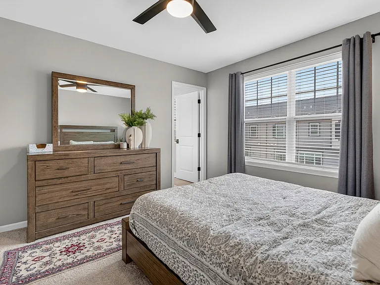 30W142 Wheeler Cir — Photo 35