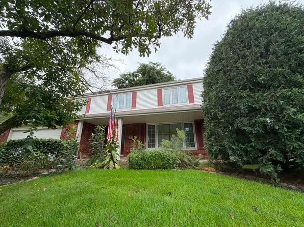 3235 N Volz Dr E, Arlington Heights, IL 60004