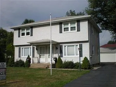 145 Willard Ave NE photo 1