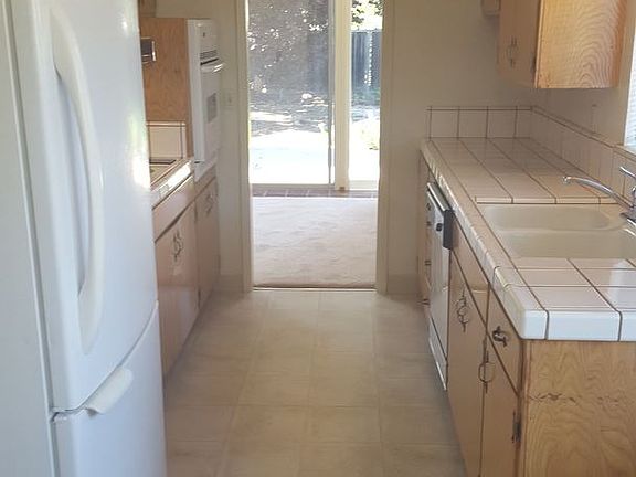 5th image of 3255 Mauricia Ave