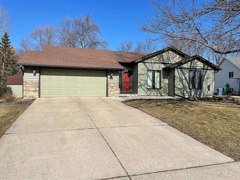 1st image of 410 Willow Creek Dr