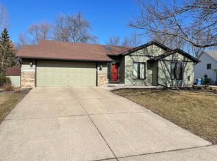 410 Willow Creek Dr, Owatonna, MN 55060