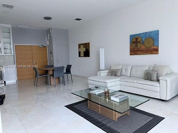 4th image of 881 Ocean Dr APT L2
