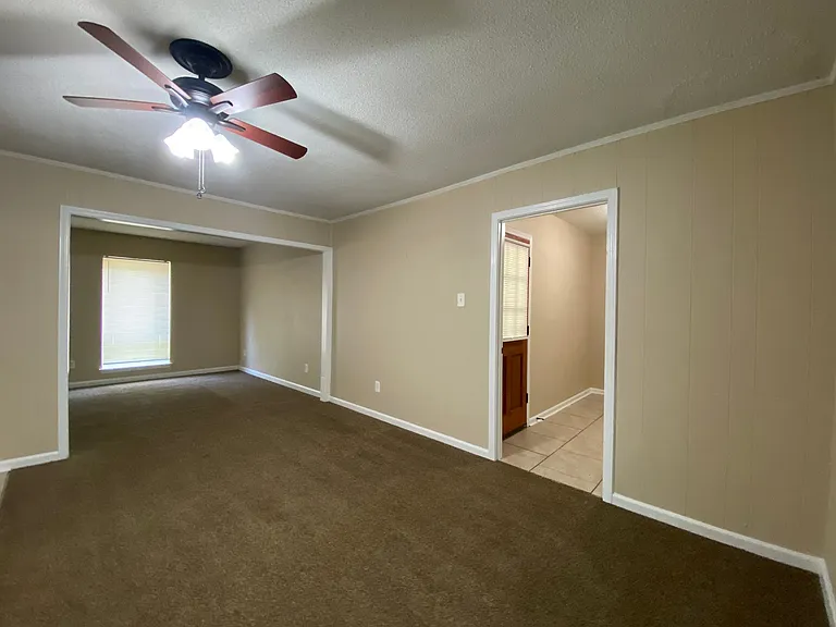 490 Ferncliff Cv — Photo 3