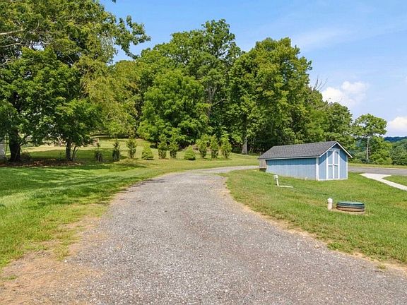 4th image of 1752 Mount Tabor Rd