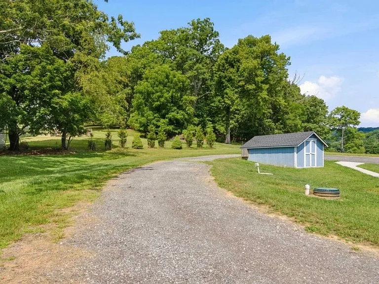 1752 Mount Tabor Rd — Photo 4