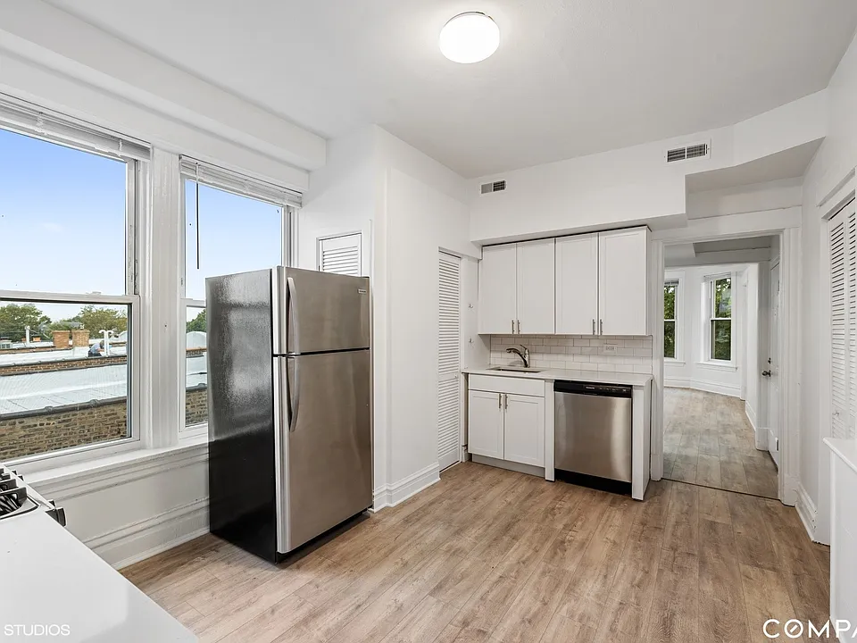 2333 W Superior St #2F