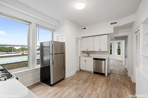 2335 W Superior St #3F Photo 1