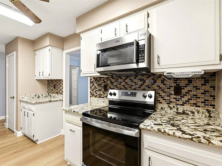 6009 Leafwood Cir — Photo 15