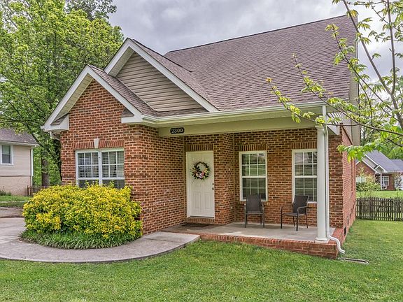 3rd image of 2300 Woodrow Dr