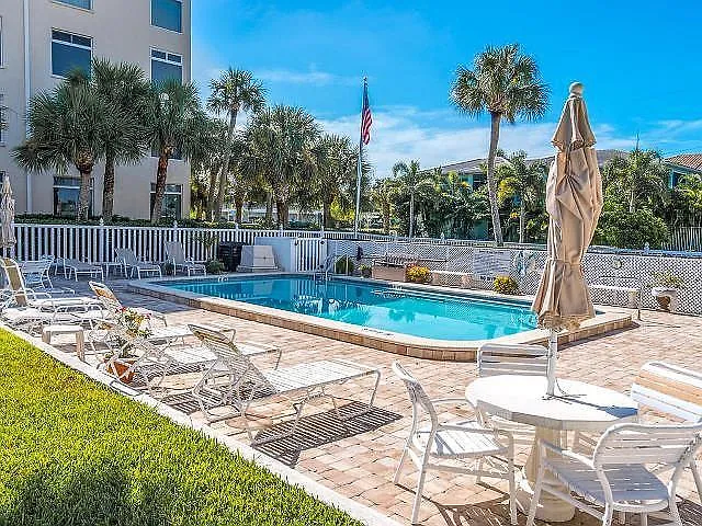 1 bed, 1.5 bath, 855 sqft, $4,500 — Photo 2