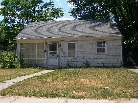 22121 Morton St photo 1