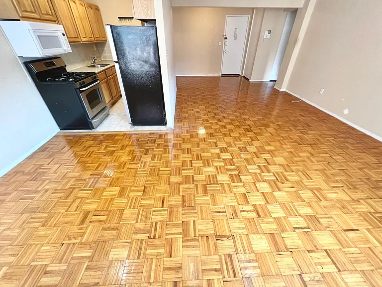 4430 Douglaston Pkwy #3K — Photo 9