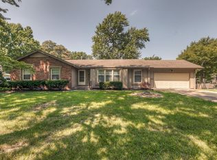 8200 Tomahawk Rd, Prairie Village, KS 66208