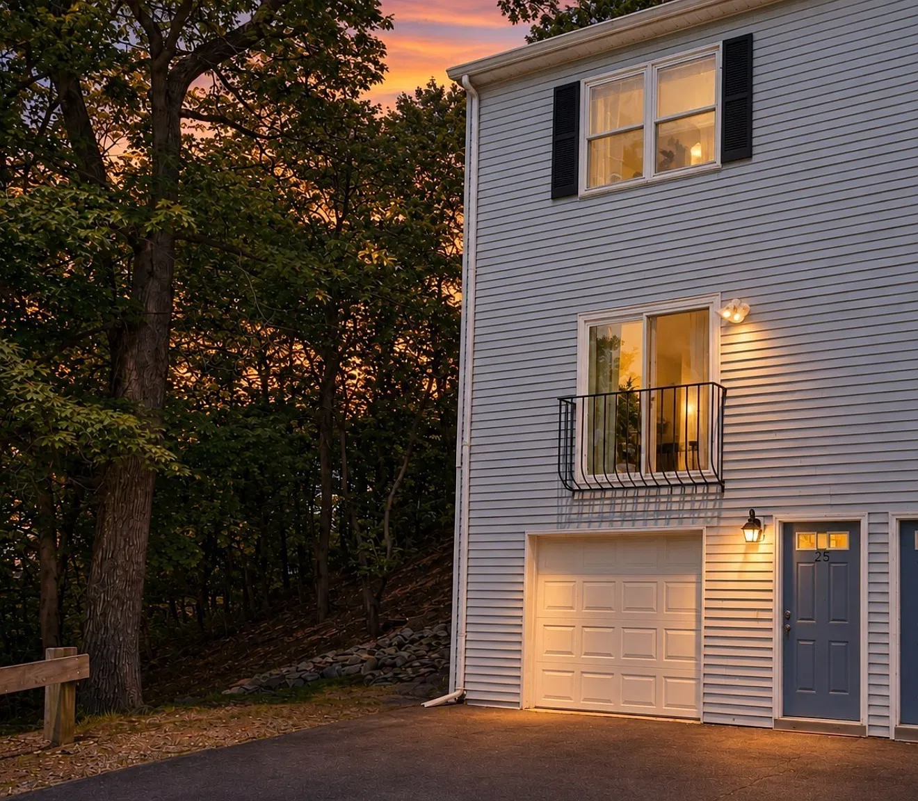 2 bed, 1008 sqft, $2,400 — Photo 3