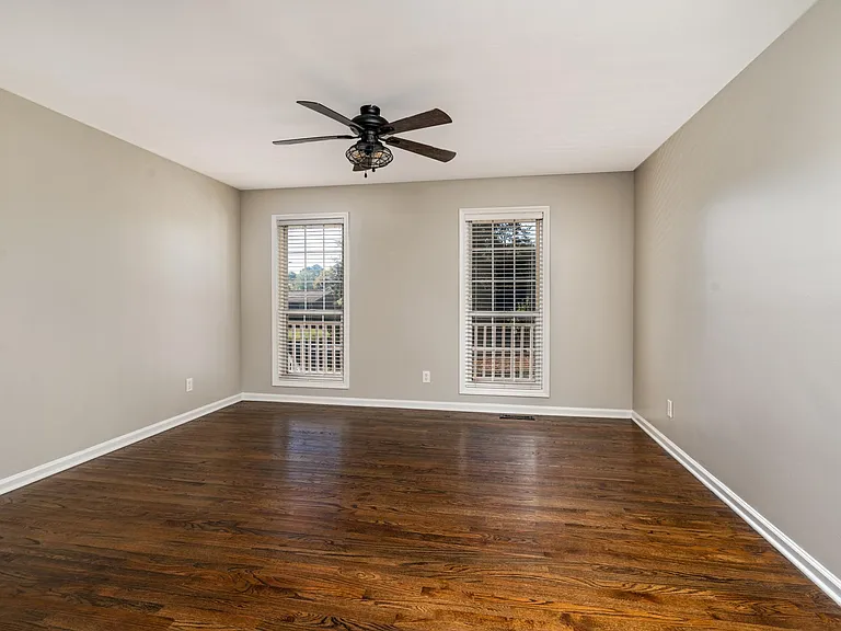 325 Dobbs Rd — Photo 14