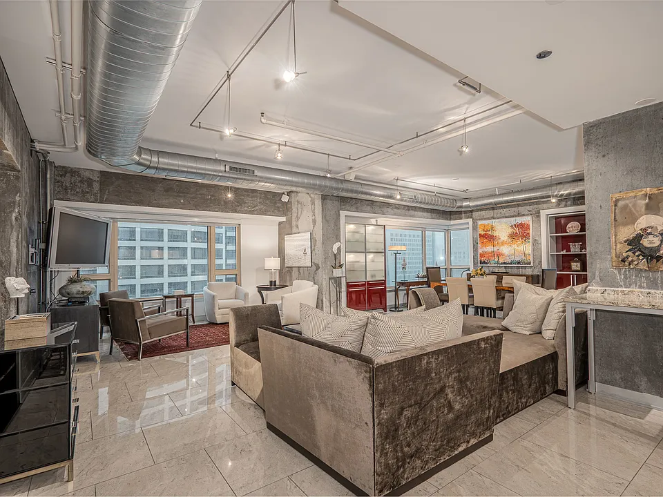 800 N Michigan Ave #2303