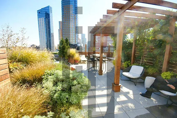 Rented by Loom Group | media 30